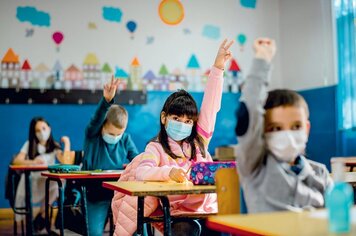 Alunos de Guaraqueçaba voltam às  aulas presenciais com todos os cuidados contra a Covid