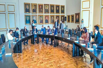Prefeita Lilian se reúne no Palácio Iguaçu com Governo do Estado e demais prefeitos do Litoral