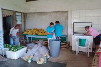 Cerca de 50 familias de Idosos e PNEs recebem alimentos da agricultura familiar