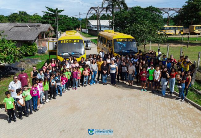 Educação - Entrega de novos escolares na comunidade de Tagaçaba.