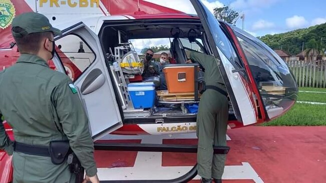 Aeronave Falcão 08 da suporte à vacinação em Guaraqueçaba